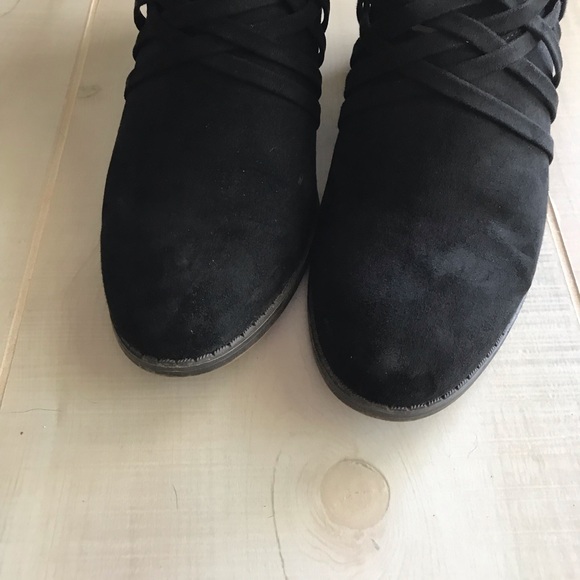 Fergalicious 8.5M Bandana Black Ankle Booties - Picture 4 of 8